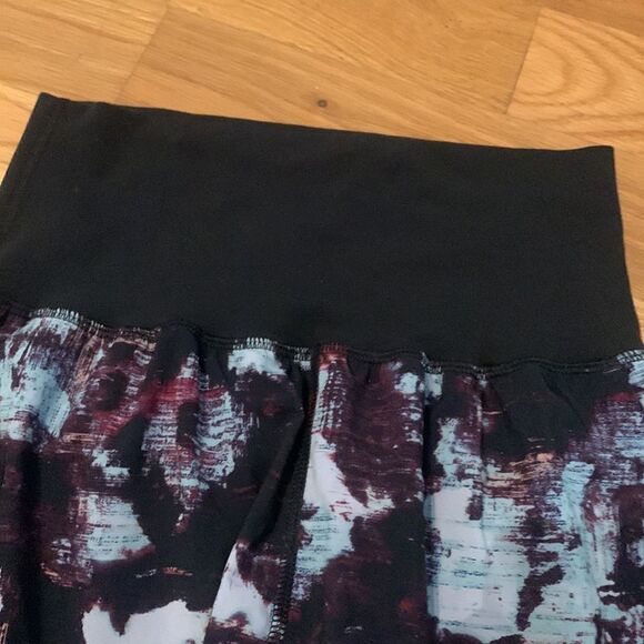 Lululemon Sz 6 Tranquil High Rise Roll Down Crop Kara Blossom Capri Pants EUC - Picture 3 of 4